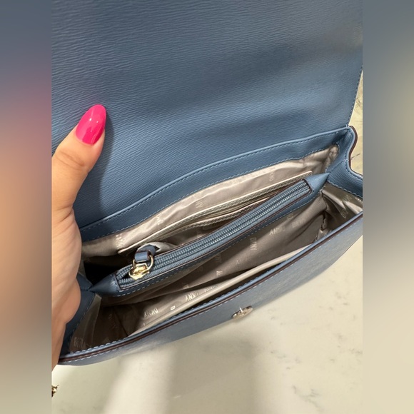SOLD❤️🌷DKNY sina blue shoulder bag 💙 - Picture 9 of 15